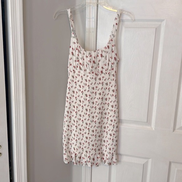 Abercrombie & Fitch cherry ruched smocked mini dress - Picture 2 of 6